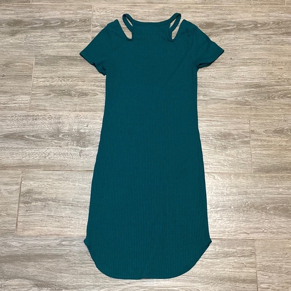 Forever 21 Large Cold Shoulder Dress - Picture 4 of 6